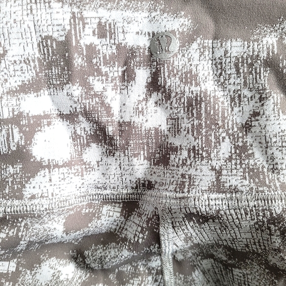 Lululemon size 6 - Picture 2 of 2